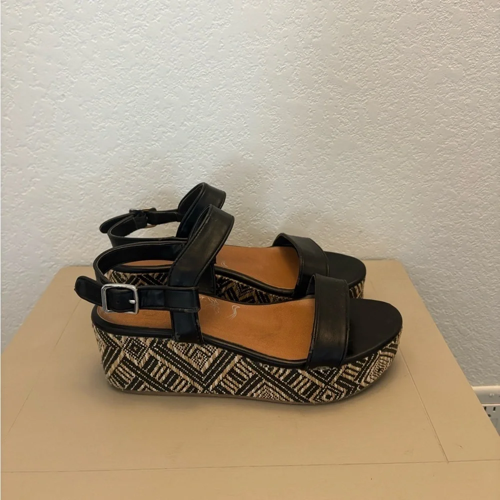 DV Dolce Vita Woven Tribal Raffia Black Platform Wedge Sandal